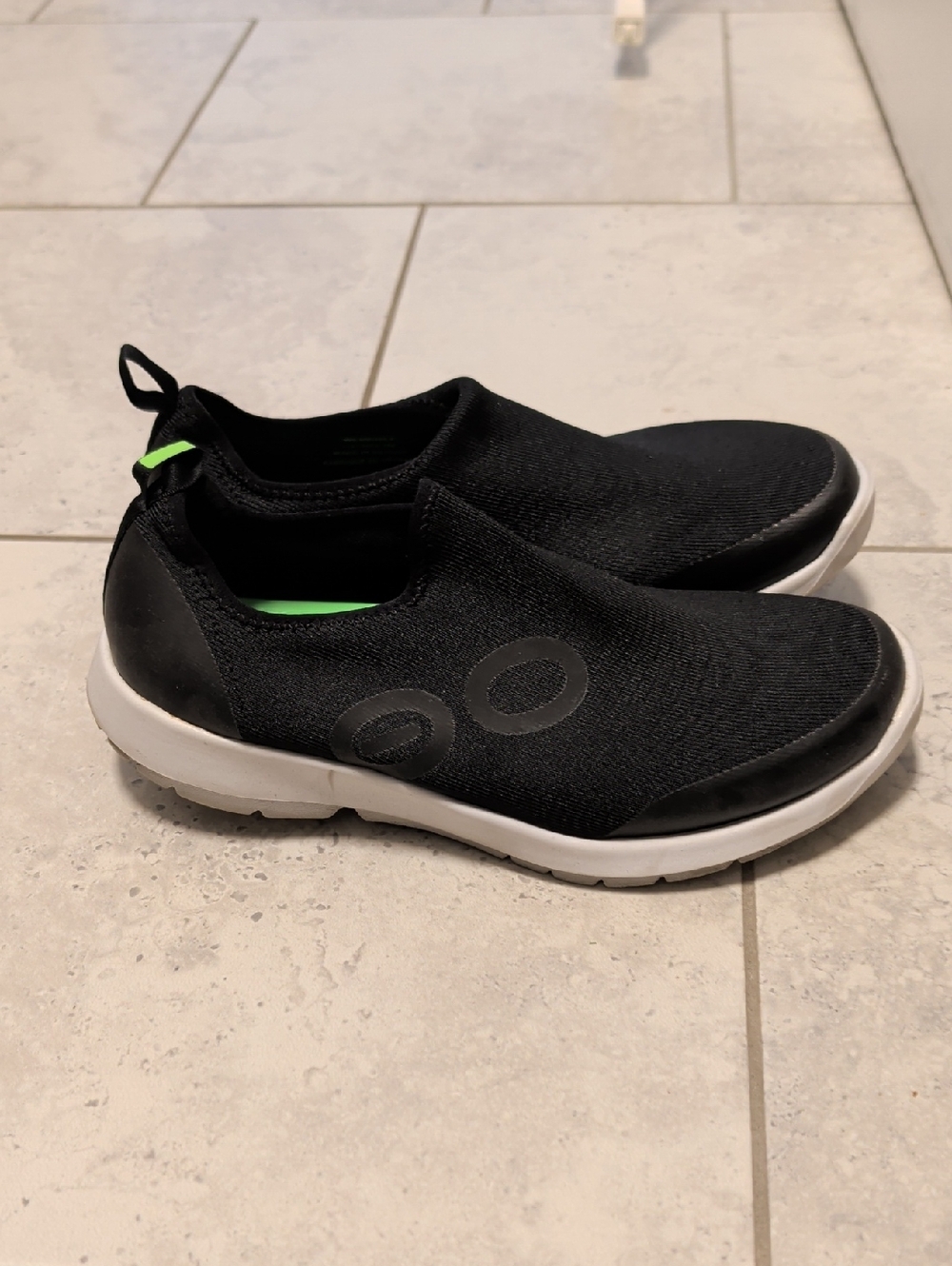 Oofos Omg Sport - Black & White Soles Size 9.5